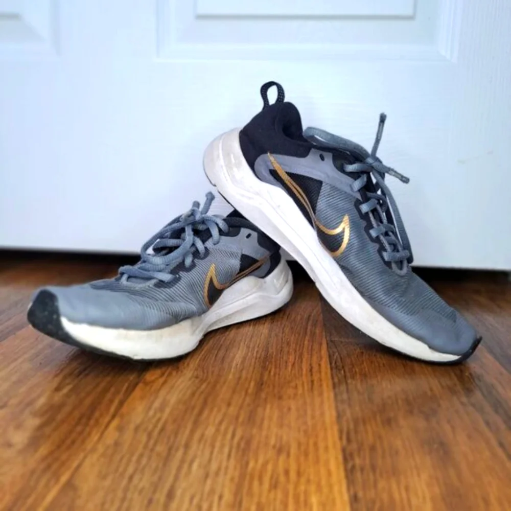 Nike Downshifter Gray Athletic sneakers Size 4Y